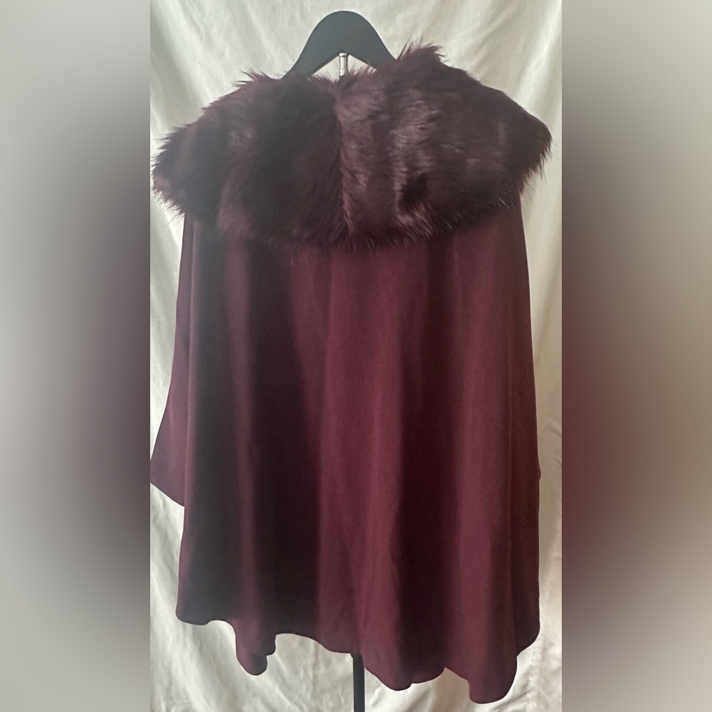 Adrienne Landau Deep Red Cape with Faux Fur Trim - Picture 2 of 3